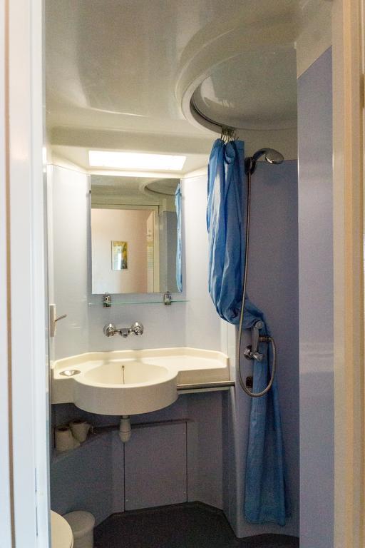 Ymca Villeneuve Les Avignon Hotell Rum bild