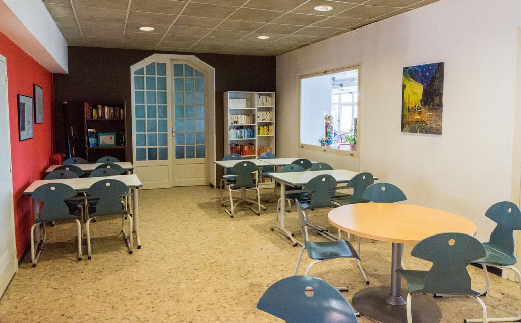 Ymca Villeneuve Les Avignon Hotell Exteriör bild