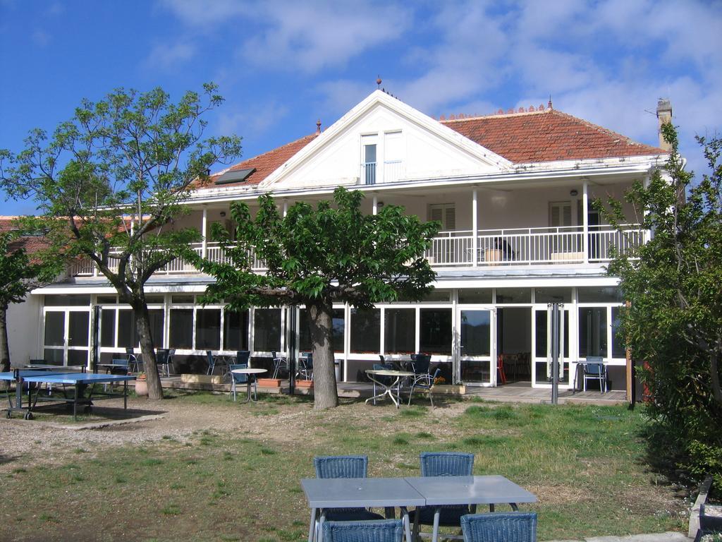 Ymca Villeneuve Les Avignon Hotell Exteriör bild